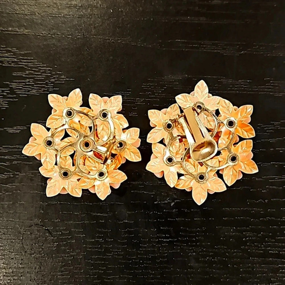 Vintage Pink Plastic Flower Rhinestone Center Clip On Earrings - Picture 2 of 2